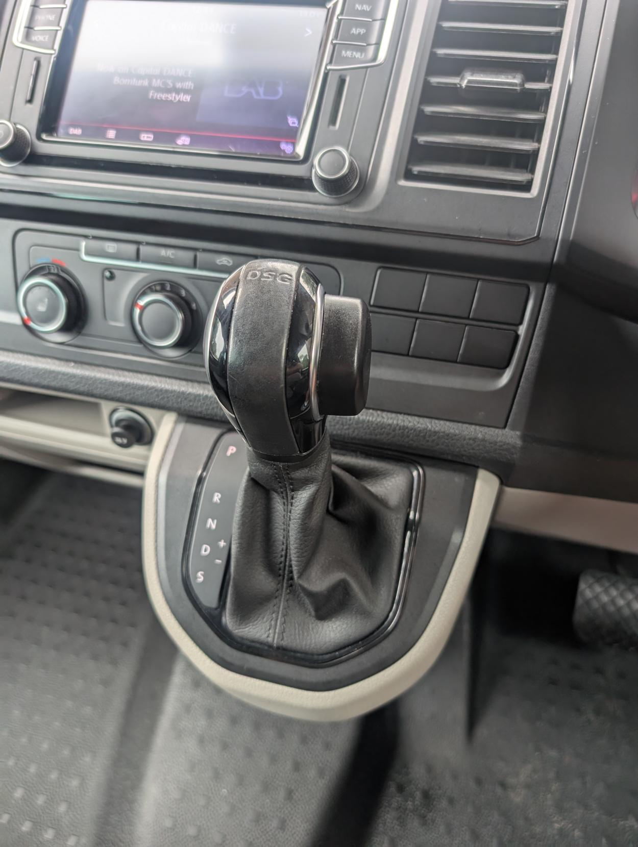 Volkswagen Transporter 2.0 TDI T32 BlueMotion Tech Window Van 4dr Diesel DSG FWD LWB Euro 6 (s/s) (150 ps)