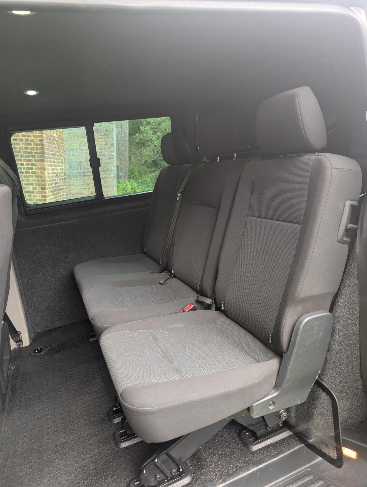 Volkswagen Transporter 2.0 TDI T32 BlueMotion Tech Window Van 4dr Diesel DSG FWD LWB Euro 6 (s/s) (150 ps)