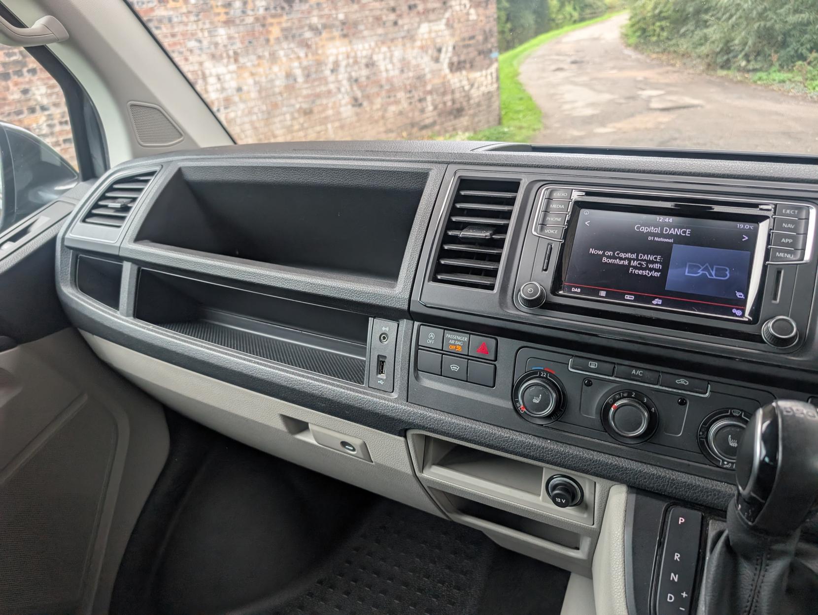 Volkswagen Transporter 2.0 TDI T32 BlueMotion Tech Window Van 4dr Diesel DSG FWD LWB Euro 6 (s/s) (150 ps)
