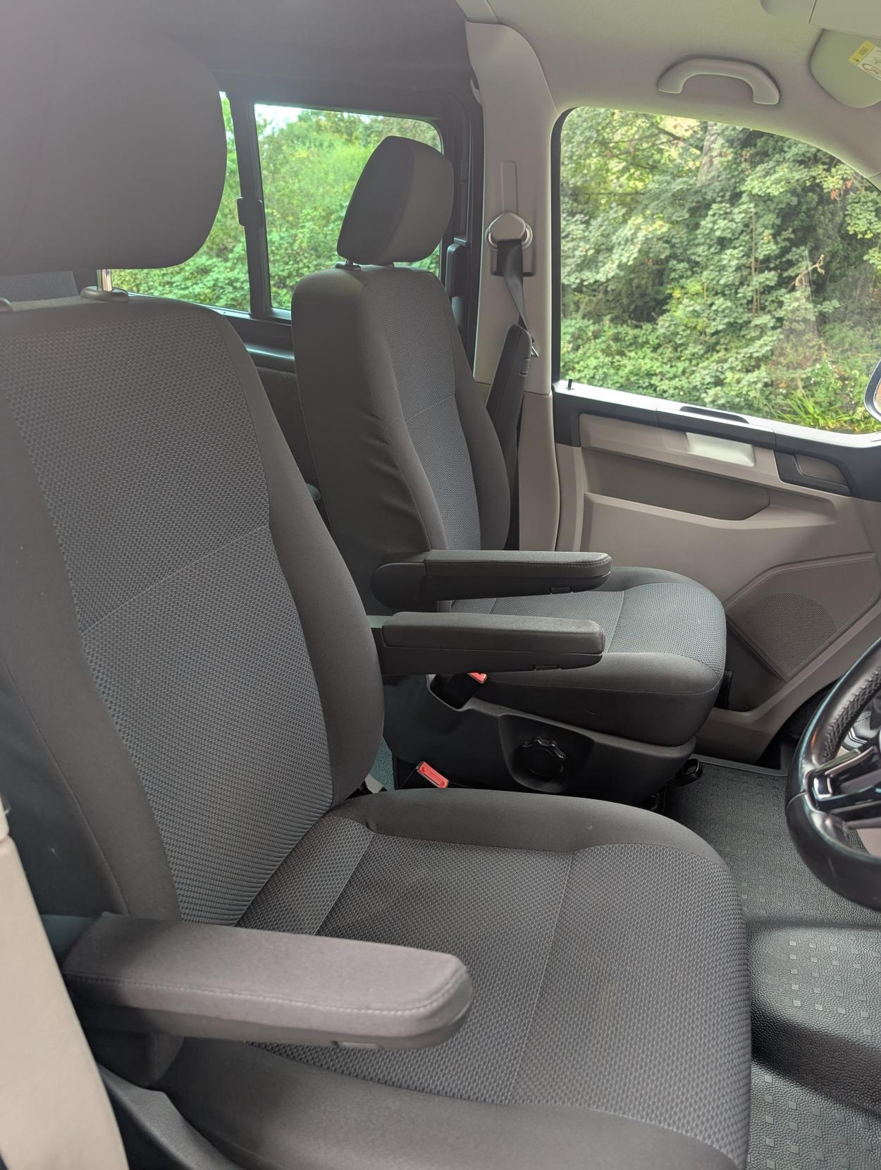 Volkswagen Transporter 2.0 TDI T32 BlueMotion Tech Window Van 4dr Diesel DSG FWD LWB Euro 6 (s/s) (150 ps)